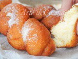 Treccine fritte alla ricotta dolci di carnevale