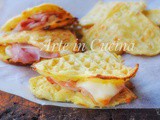 Waffle di patate e formaggio farciti ricetta facile