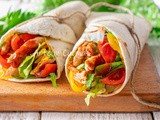 Wrap di pollo piadina arrotolata