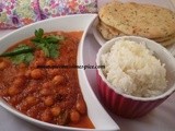 Chick pea curry, rice and naan bread