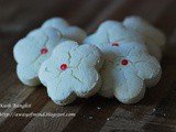 Kuih Bangkit（Tapioca Coconut Cookies 椰香番婆饼)