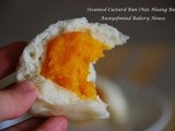 Steamed Custard Bun (Nai Huang Bao 奶黄包)