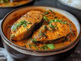 Ilish Macher Paturi (Bengali Hilsa Curry)