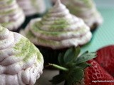 Groene thee cupcakes met aardbeiencrème