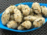 Aval Kaara Kozhukkattai (Tempered and Steamed Poha Balls)