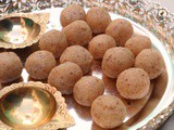 Narkel Naru / Coconut and Milk Ladoo