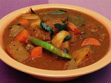 Thaalagam Kuzhambu (Mixed vegetable gravy with roasted sesame and coconut)