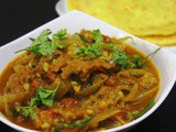 Vada Curry (Lentil Fritters in Spicy Gravy)