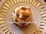 Cupcakes alle banane con polvere di zucca dolce e noci caramellate