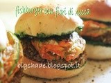 MiniBurger di sgombro e olive con fiori di zucca ripieni e pesto di rucola