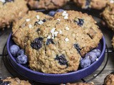 Hafer-Cookies mit Heidelbeeren, Schokolade und Mandeln