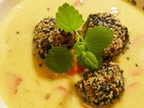 Kichererbsensuppe mit orientalischen Sesam-Fleischklößchen
