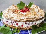 Mandelbaisertorte mit Johannisbeer-Mascarponefüllung