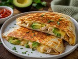 Hitro četrtkovo kosilo: quesadille z avokadom in piščancem