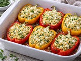 Hitro kosilo: Pečene polnjene paprike s kuskusom, zelišči in sirom (veg)