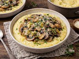 Kremna porova polenta z gobami in parmezanom