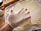 Vlečeno testo: osnovni recept za štruklje, štrudelj in burek