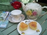 Little lemon drizzle heart cakes