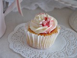 Raspberry and Lemon Cheesecake Cupcakes