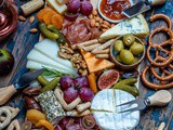 How to Make The Best Charcuterie And Cheese Platter For The Holidays