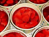 Erdbeer Törtchen im Eisbecher
