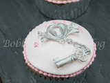 You Hold the Key to My Heart Cupcake Tutorial