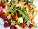 Hühnchen auf Sesam-Zucchini-Paprika Gemüse