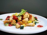 Hühnchen auf Sesam-Zucchini-Paprika Gemüse