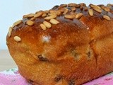 Brioche a lievitazione naturale al miele con uvetta e pinoli