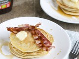 American Pancakes met krokant spek en maple syrup