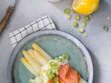 Asperges met zalm en citroenyoghurt