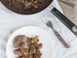 Bavette met uien-champignon jus