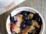 Broodpudding met lemon curd en blauwe bessen