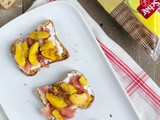 Bruschetta met perzik en serranoham (glutenvrij)