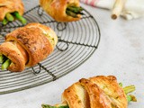 Croissantrolletjes met groene asperges en serranoham