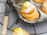 Cruffin met lemon curd en clotted cream