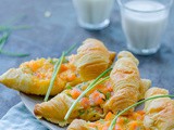 Gevulde croissant met ei en zalm