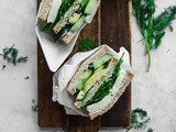 Groene vega clubsandwich met mozzarella