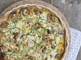 Hartige taart van courgette en champignons