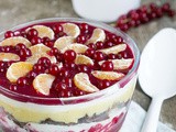 Kersttrifle van gingerbread en cranberrysaus