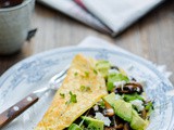 Omelet met champignons en avocado