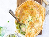 Pot pie met romige zalm en prei