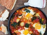 Shakshuka met spinazie en aardappel