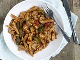 Snelle pasta met kip, courgette en pestosaus