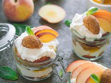 Snelle tiramisu van perzik met bitterkoekjes