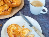 Valentijnsbroodjes croissant hartjes