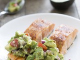 Zalm met avocadosalsa + tips om avocado te (leren) eten