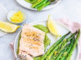 Zalm met doperwtenpuree en asperges