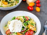 Zomerse pasta met pesto en ricotta