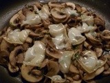 Funghi prataioli trifolati con formaggella di Tremosine